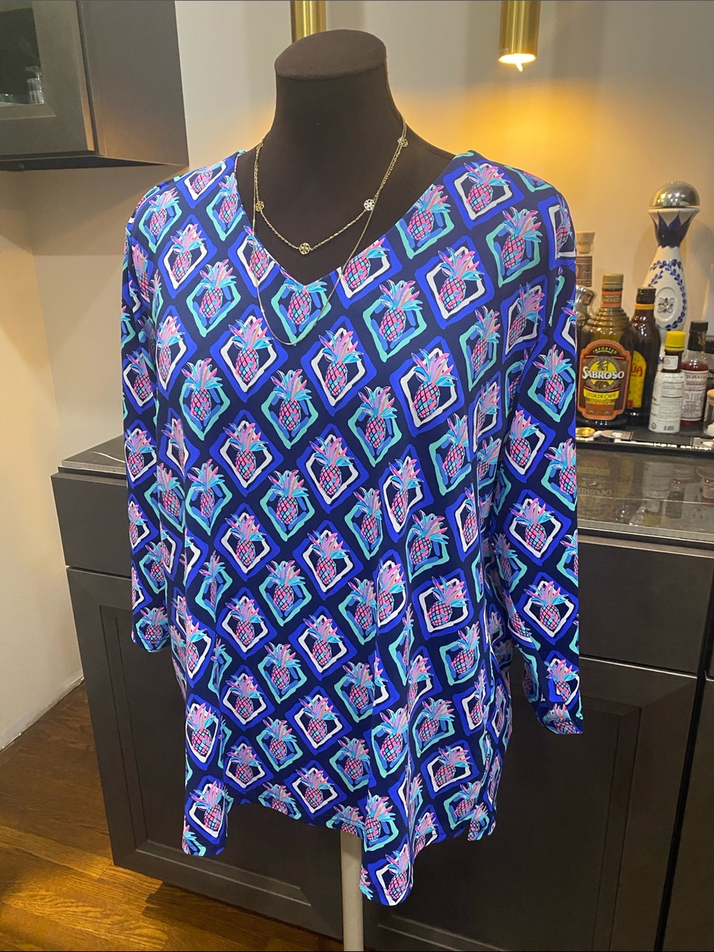 Lulu B shirt top blouse tunic stretch pineapple tropical
